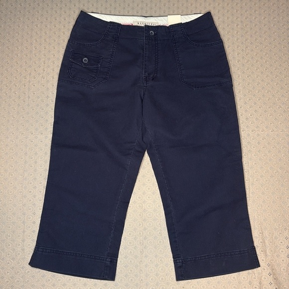 Maurices Navy Mid Rise Capri’s - Picture 1 of 8